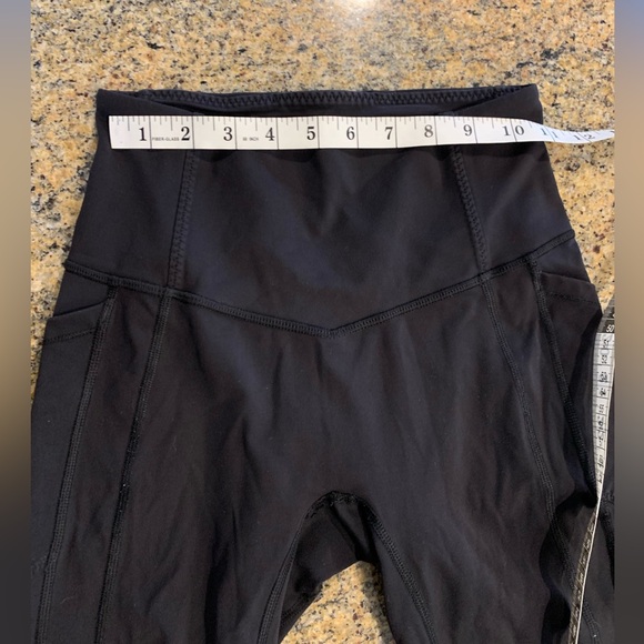 Lululemon black cropped leggings size 4 - Picture 13 of 13